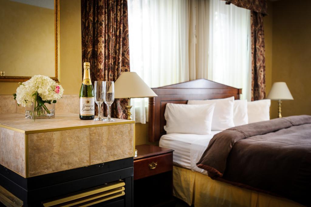 Peterborough Inn & Suites Hotel Eksteriør billede